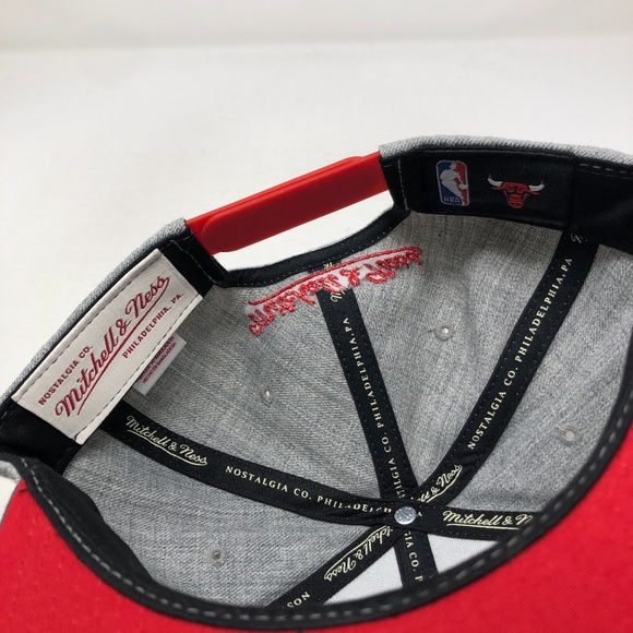 Chicago Bulls Mitchell & Ness Snapback Hat Cap - Picture 6 of 6